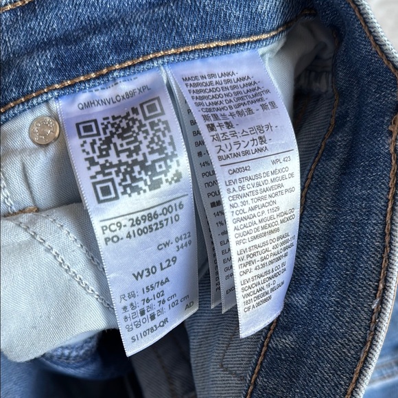 Levi's High Rise Mom Jeans - Picture 6 of 6